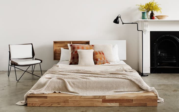 Bookshelf hot sale platform bed
